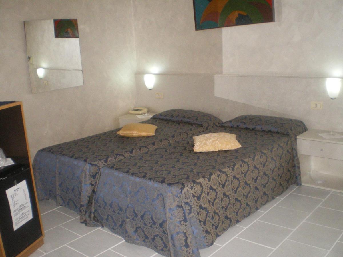 Hotel Eden Osio Sotto Cameră foto