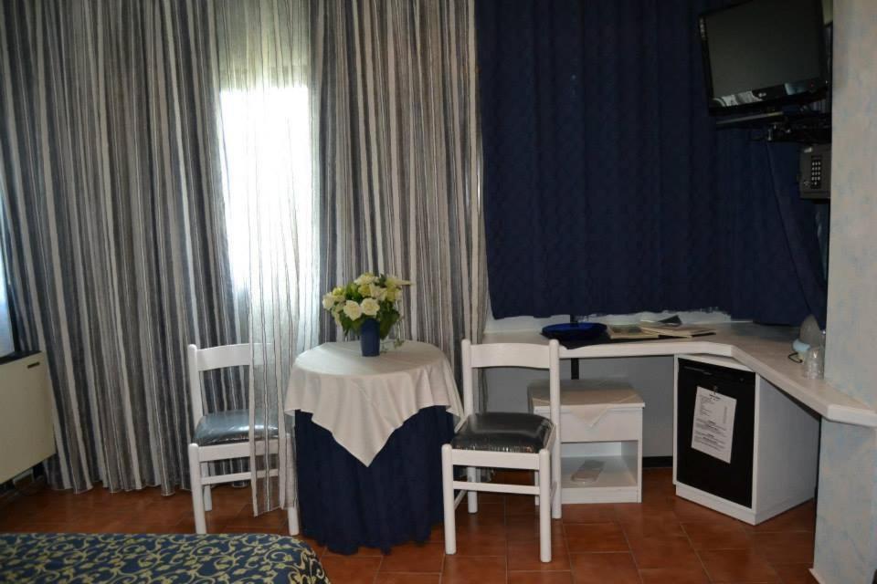 Hotel Eden Osio Sotto Cameră foto
