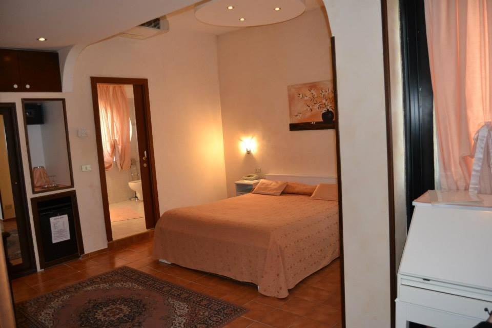 Hotel Eden Osio Sotto Cameră foto