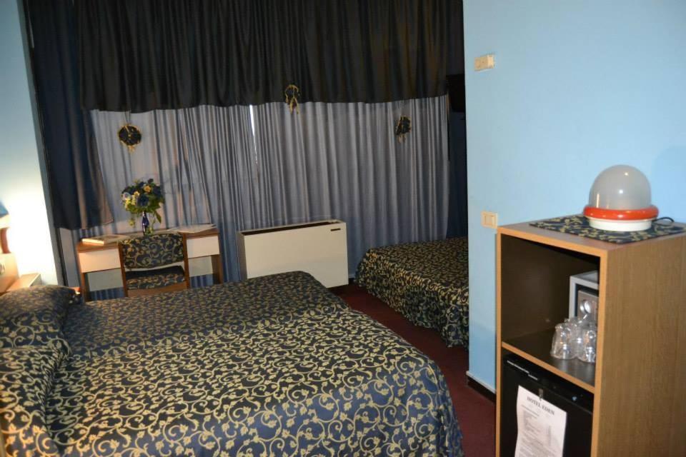 Hotel Eden Osio Sotto Cameră foto